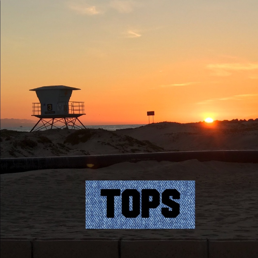 🌺🌺We got all kinds of Tops👚👚